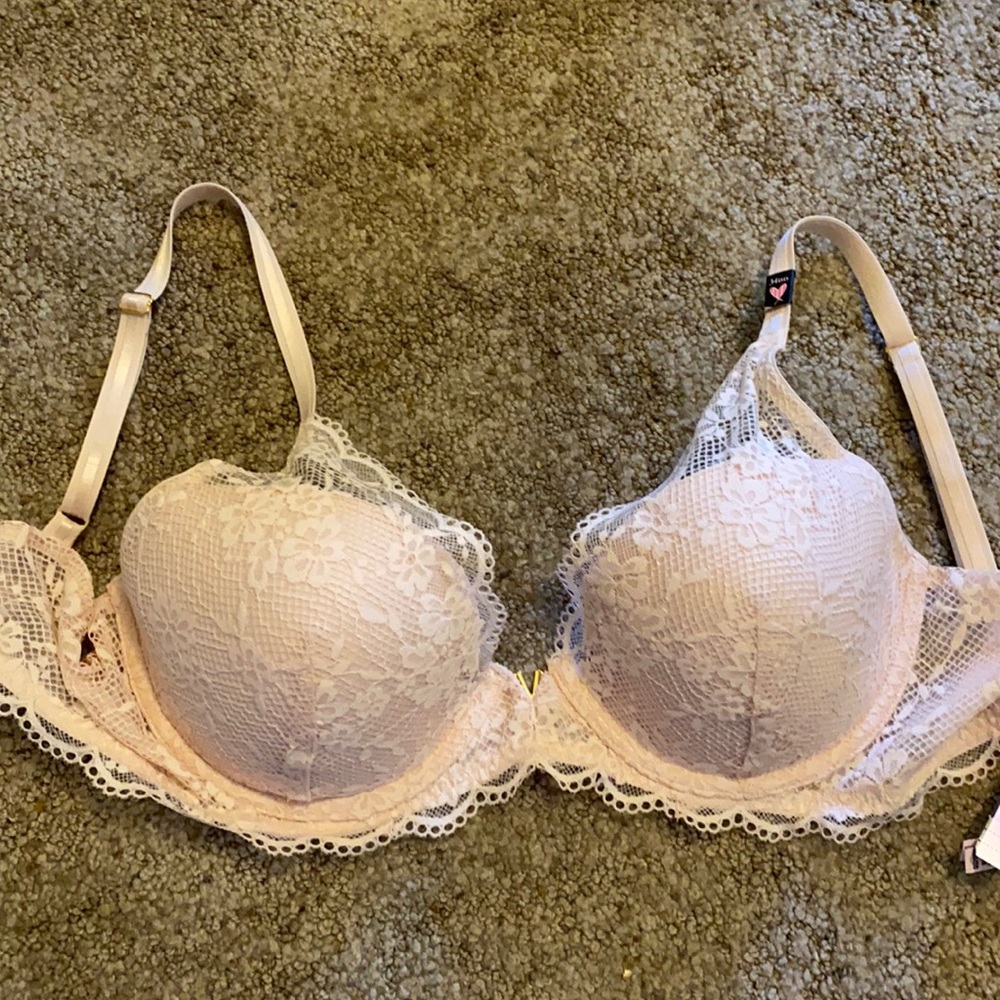 Victoria’s Secret Bra 34DD Body Plunge lace